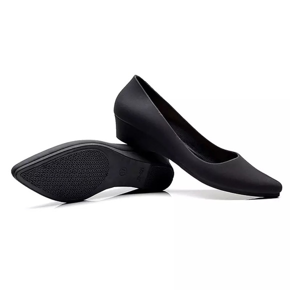 Matte Black jelly waterproof point toe wedge flats - Picture 4 of 8